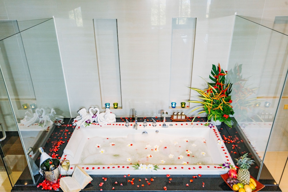 Grand Thai with Spa Bath & Private Pool - Photo 11