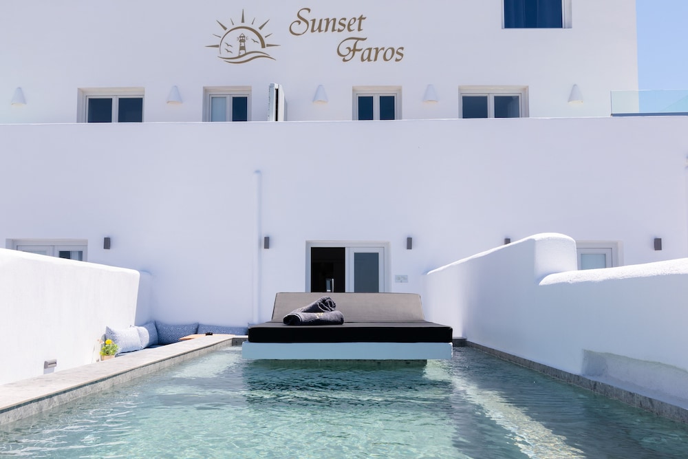 Deluxe Suite with plunge pool and sea view - Photo 30