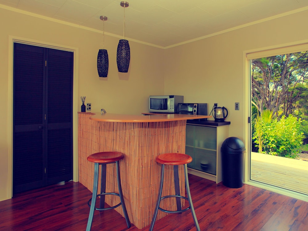 Standard Apartment, 1 Bedroom, Non Smoking, Kitchenette (the Pad - 1 night special) photo 2