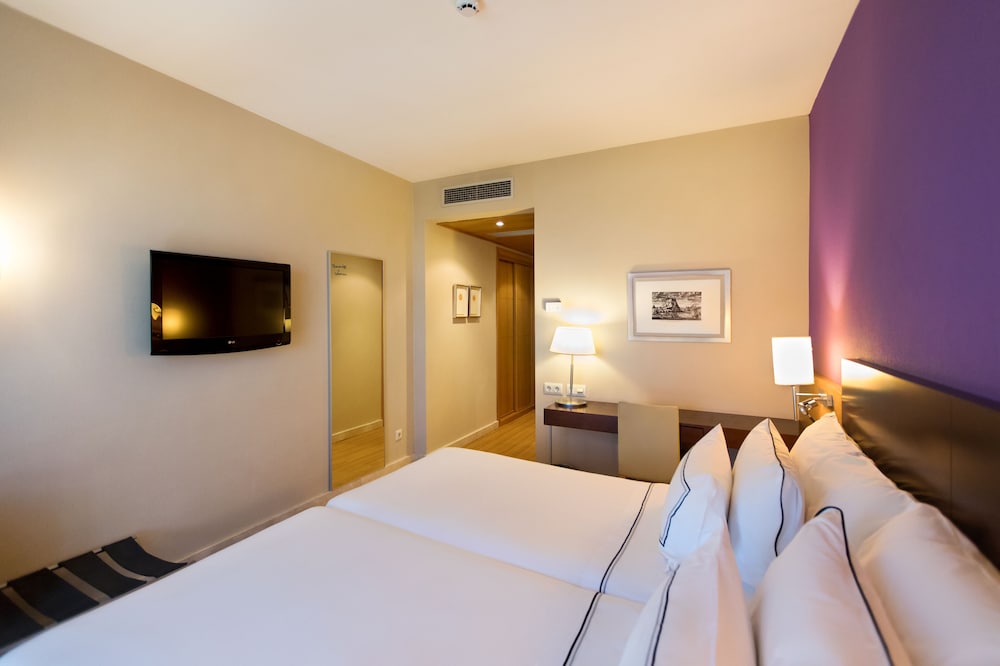 Standard Twin Room, City View