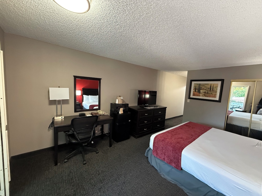 Gallery Room, 1 King Bed, Non Smoking, Balcony - Photo 2