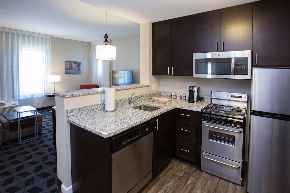 Suite, 2 Bedrooms (Mobility Accessible, Tub) photo 2
