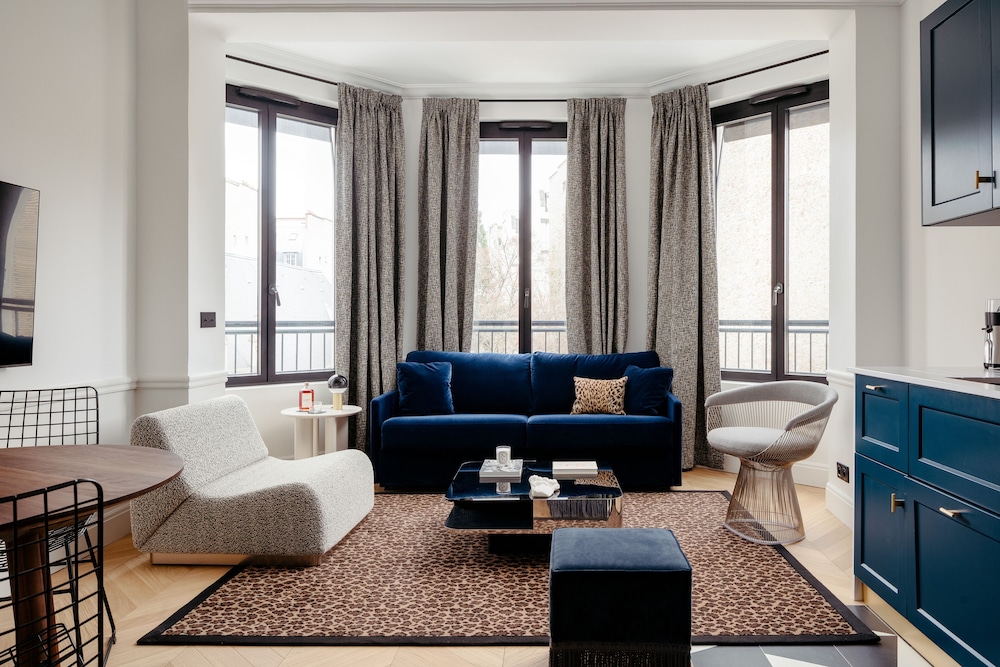 1-BR Deluxe Apartment Garden View