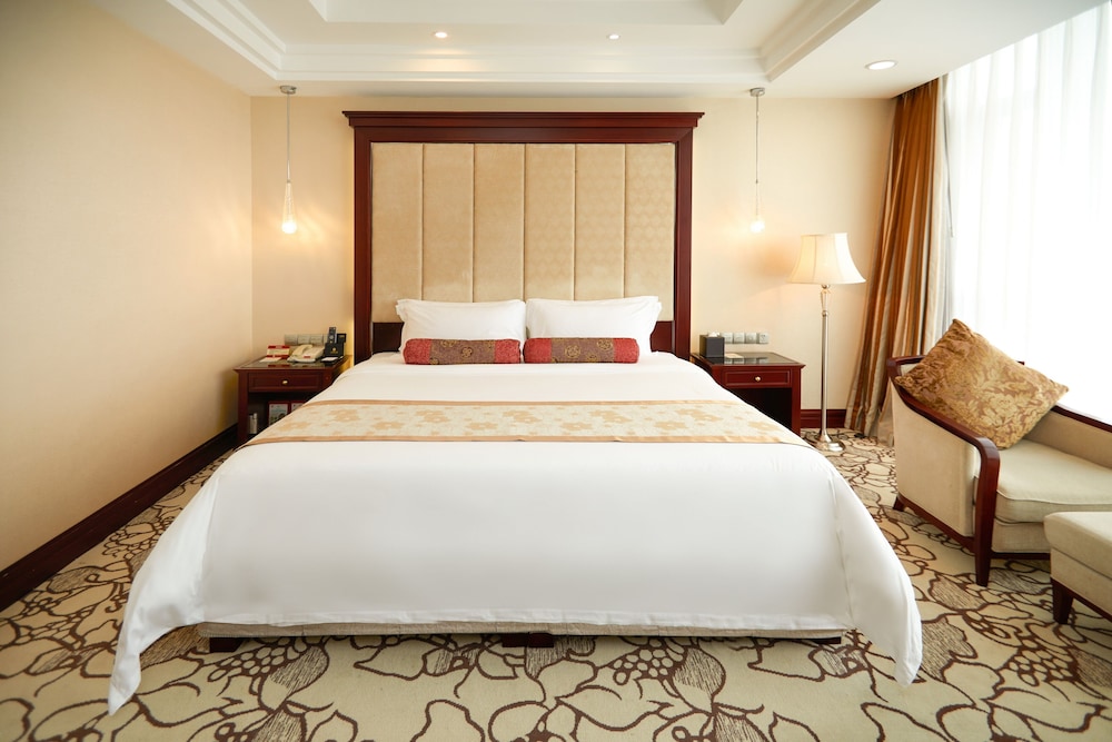 Superior Room, Garden View (King Bed) - Photo 2
