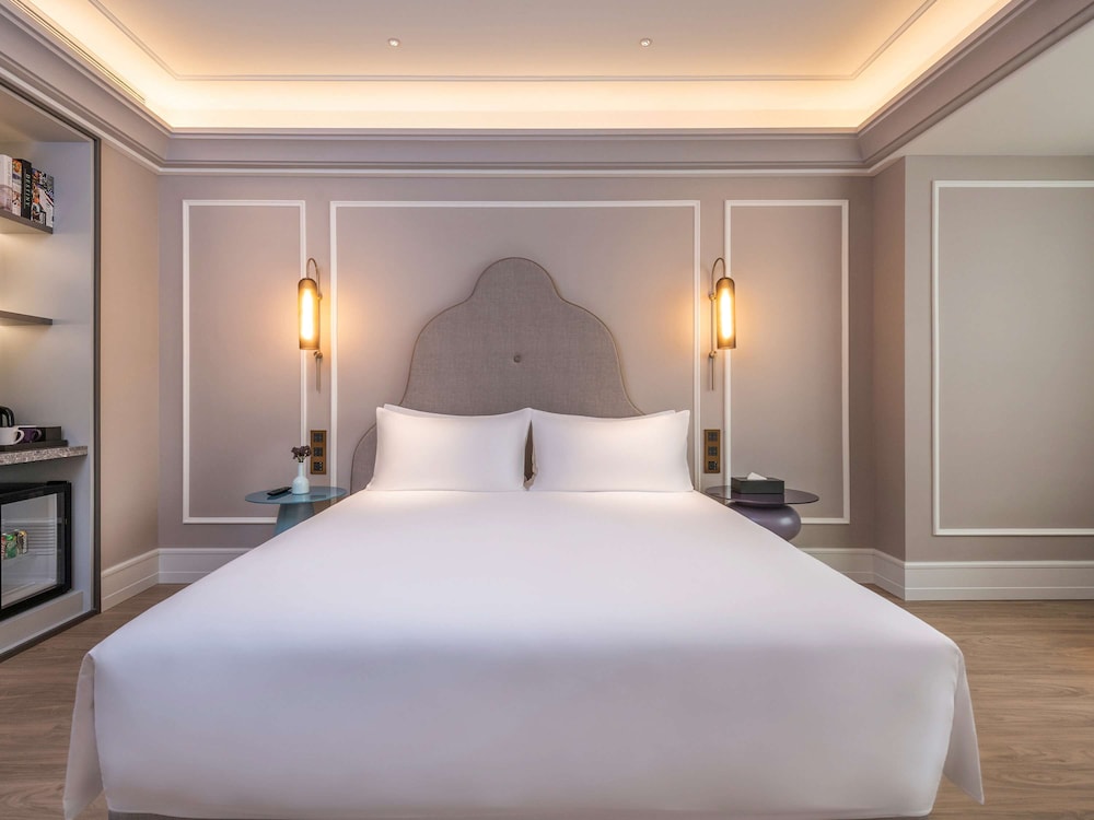 Deluxe Room, 1 King Bed