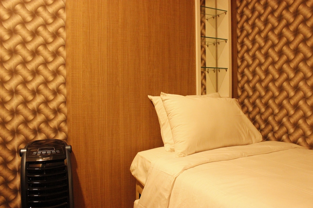 Room - Photo 25