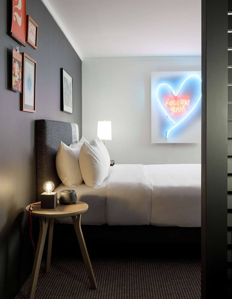 Suite (Consulate) - Photo 2