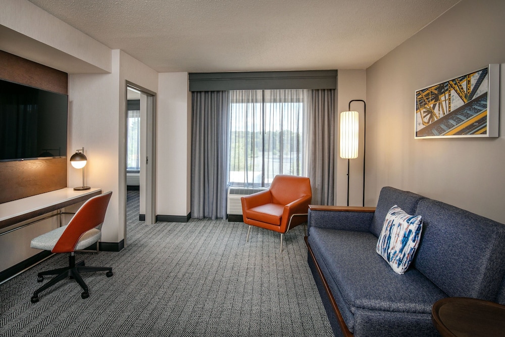 Suite, 1 Bedroom - Photo 1