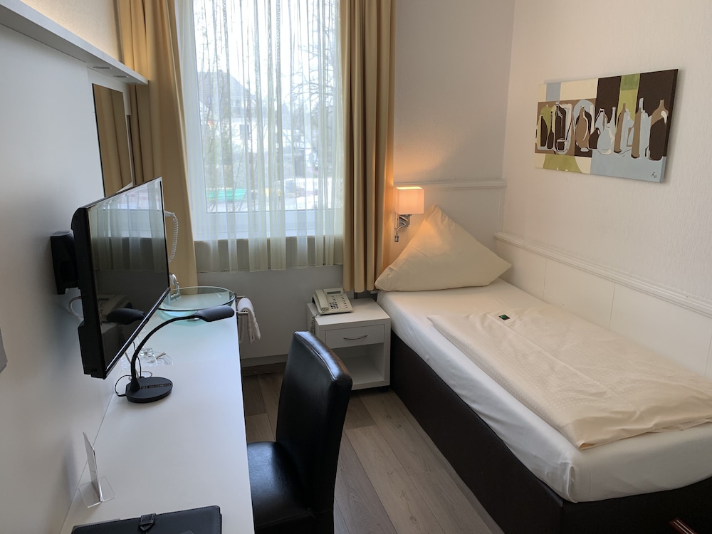 Basic Single Room photo 2