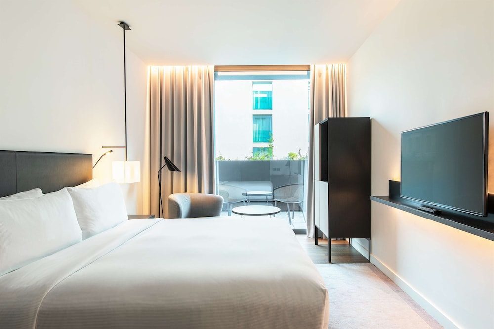 Deluxe Room, 1 King Bed, Balcony