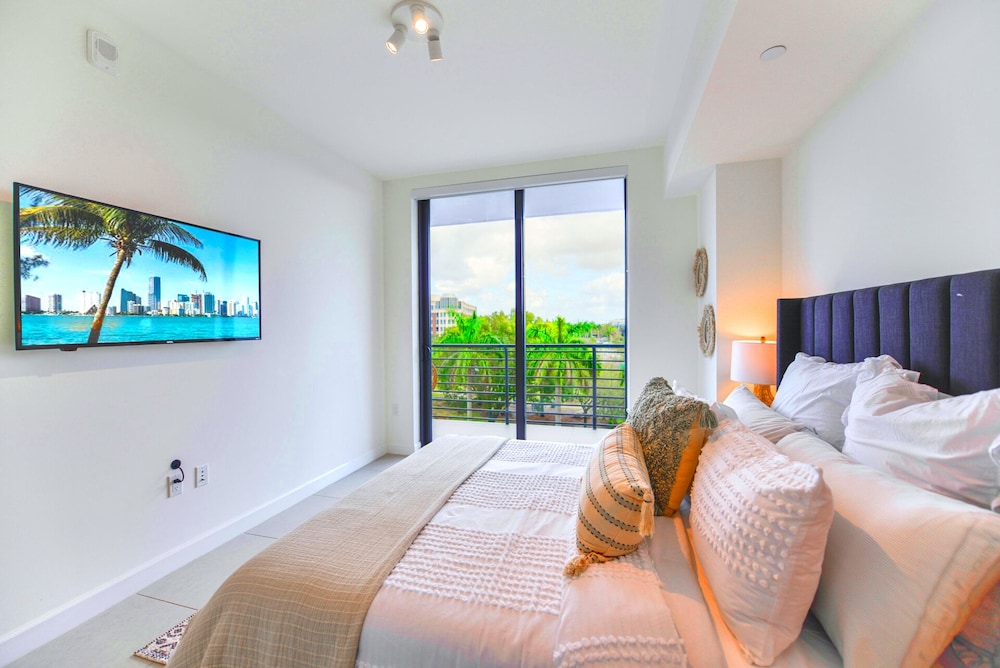 Comfort Condo, 1 Bedroom, Balcony, City View photo 2