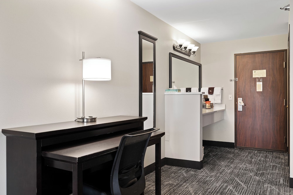 Deluxe Room, 1 King Bed (Executive King) - Photo 8