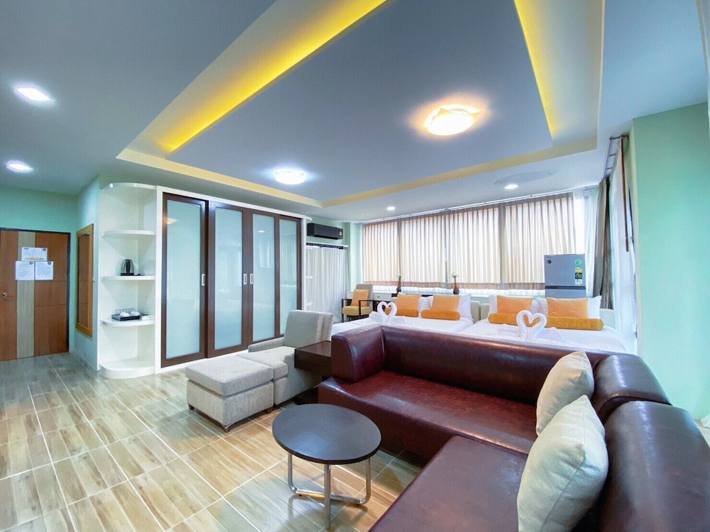 VIP Family Room - Photo 2