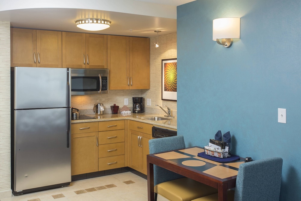 Suite, 1 Bedroom - Photo 2