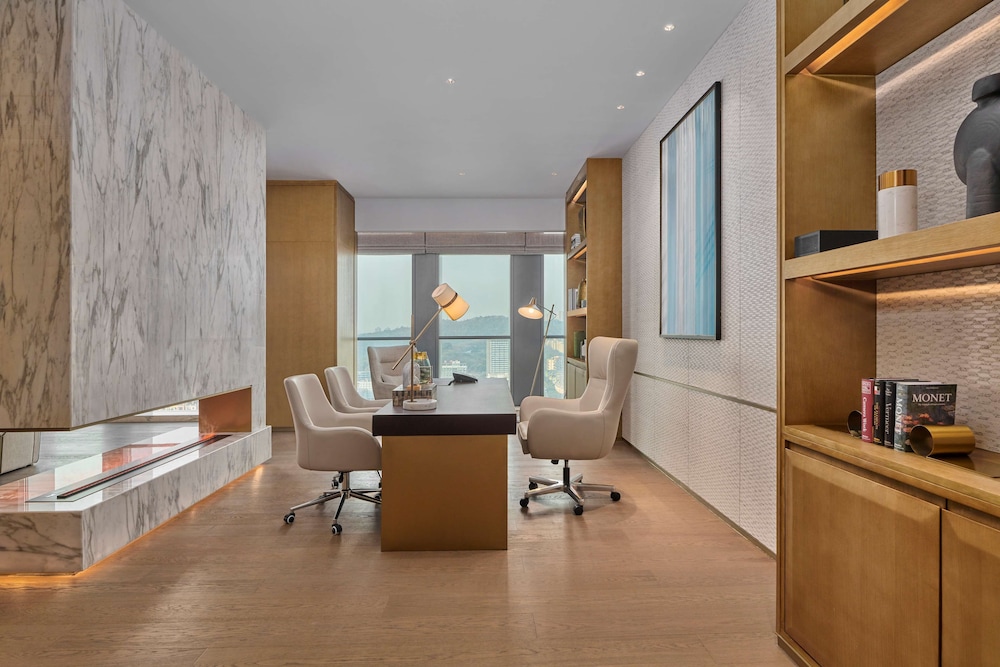 Presidential Suite, 1 King Bed thumbnail 5