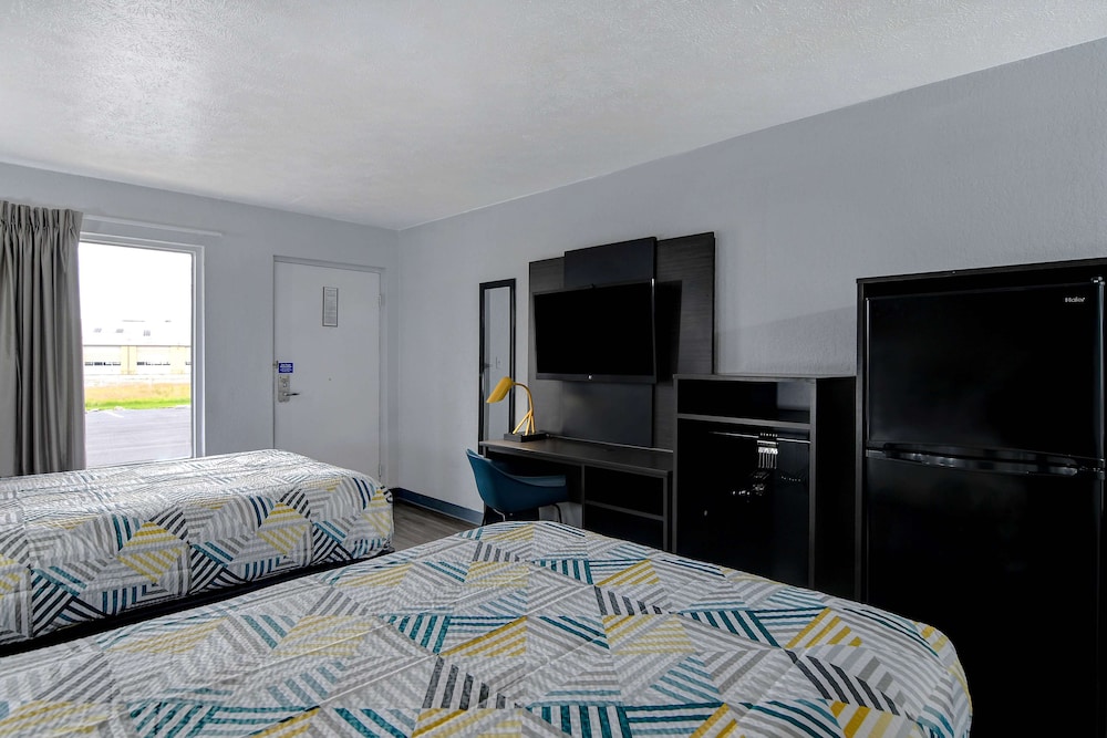 Standard Room, 2 Double Beds, Non Smoking, Kitchenette photo 2
