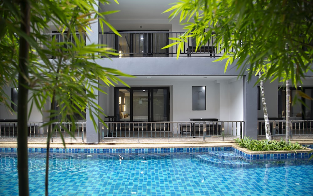 Deluxe Room, Pool Access - Photo 12