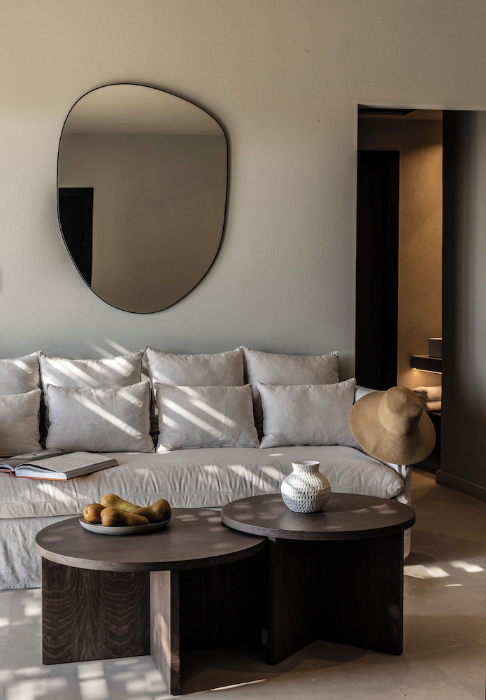 Ela 2 Bedroom Suite | Jetted Tub | Sea View