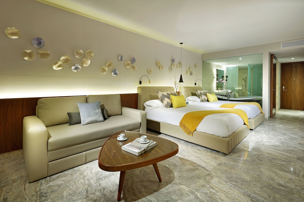 Family Selection Junior Suite Beachside Panoramic Ocean View - 2 KIDS FREE photo 3