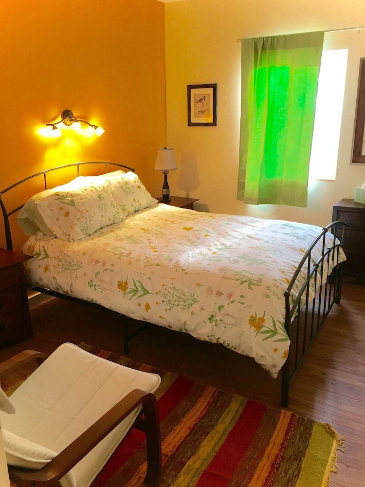 Comfort Room, 1 Queen Bed, Shared Bathroom