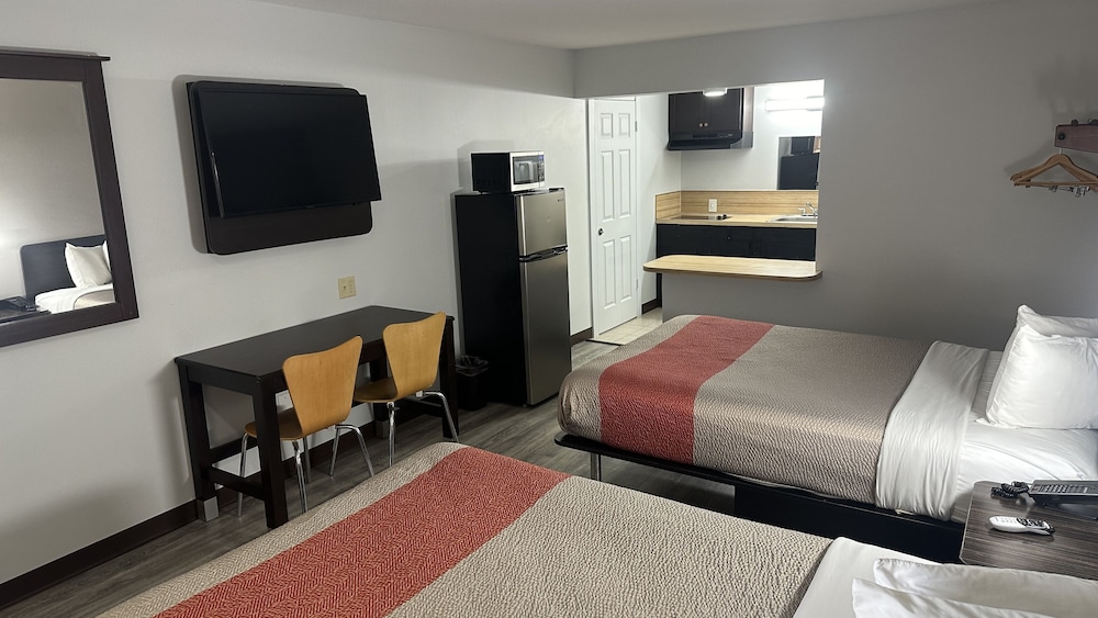 Standard Room, 2 Double Beds, Non Smoking, Refrigerator & Microwave photo 3