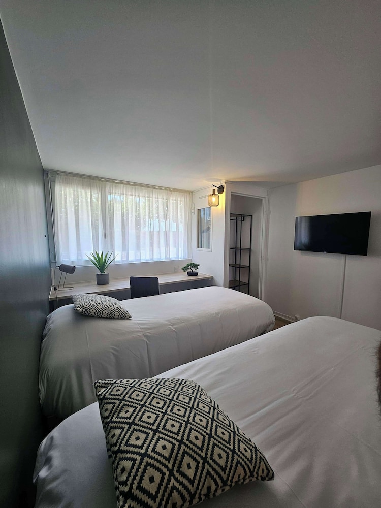 Family Room, Multiple Beds - Photo 2