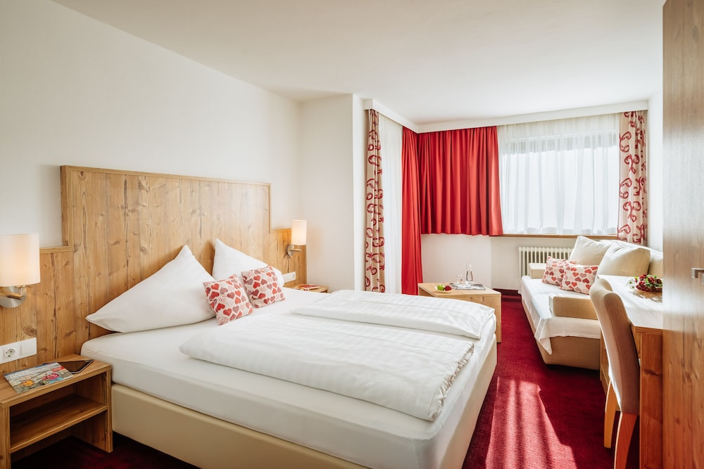 Quadruple Room, Balcony, Mountain View photo 3