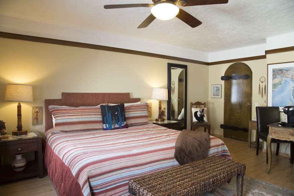 Deluxe Room, 1 King Bed (Santa Fe) photo 2