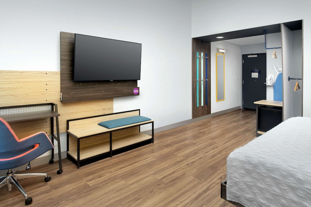 Room, 1 King Bed, Accessible (Hearing) - Photo 4