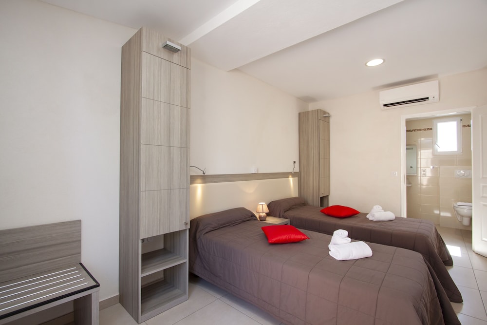 Basic Twin Room, Accessible