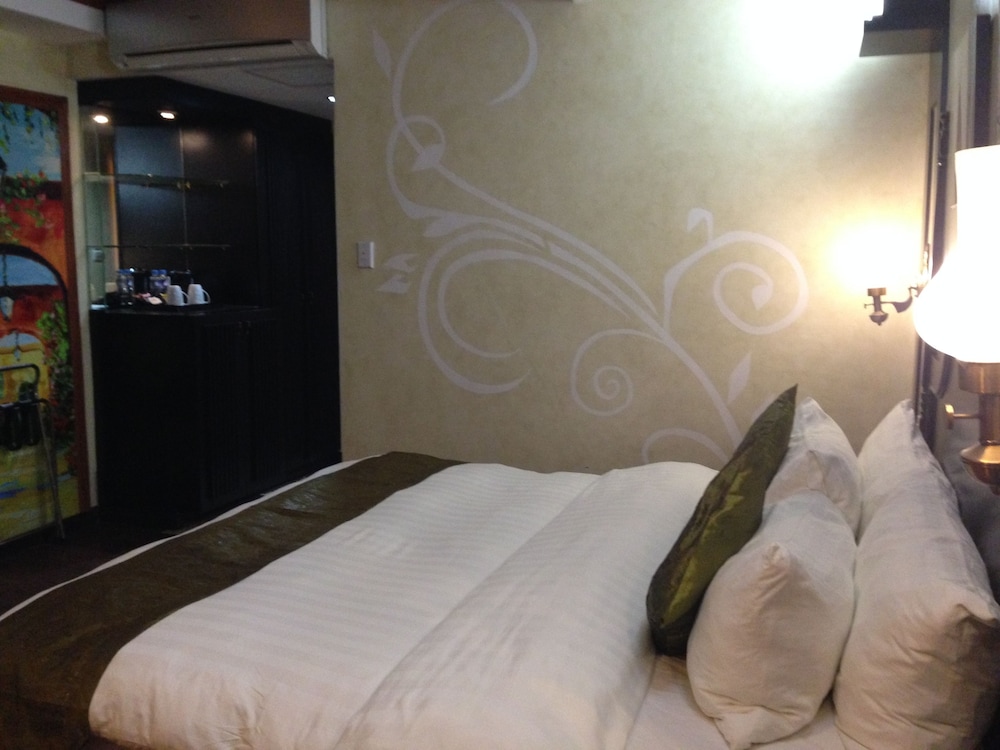 Regency King Room - Photo 7