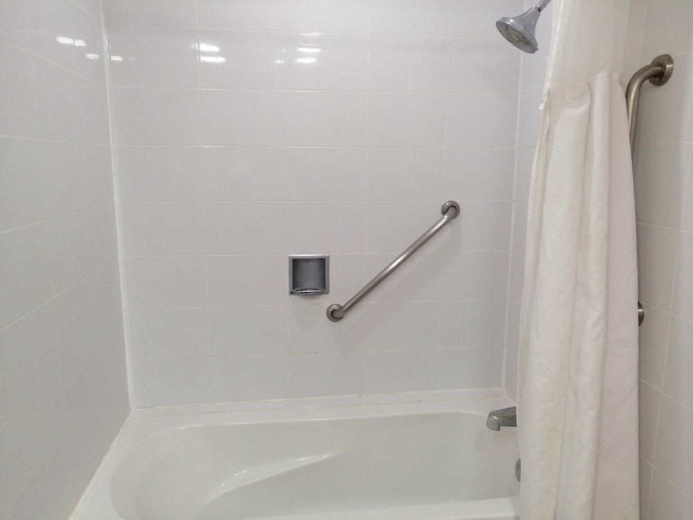 Suite, 1 King Bed thumbnail 6