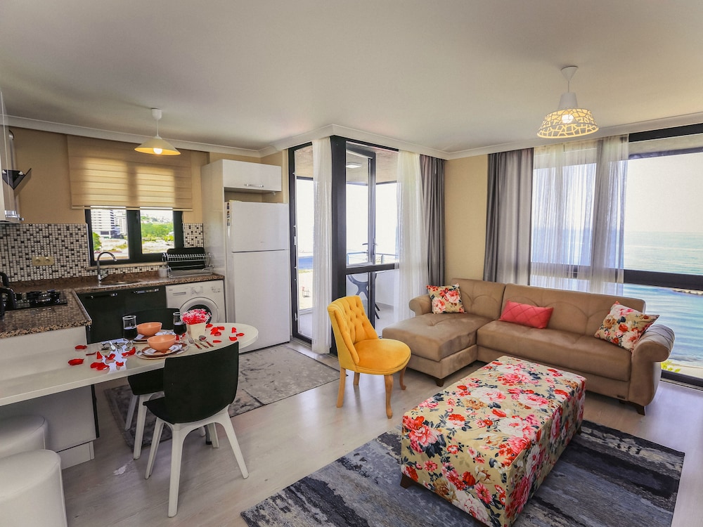Apartment, 2 Bedrooms, Sea View - Photo 1