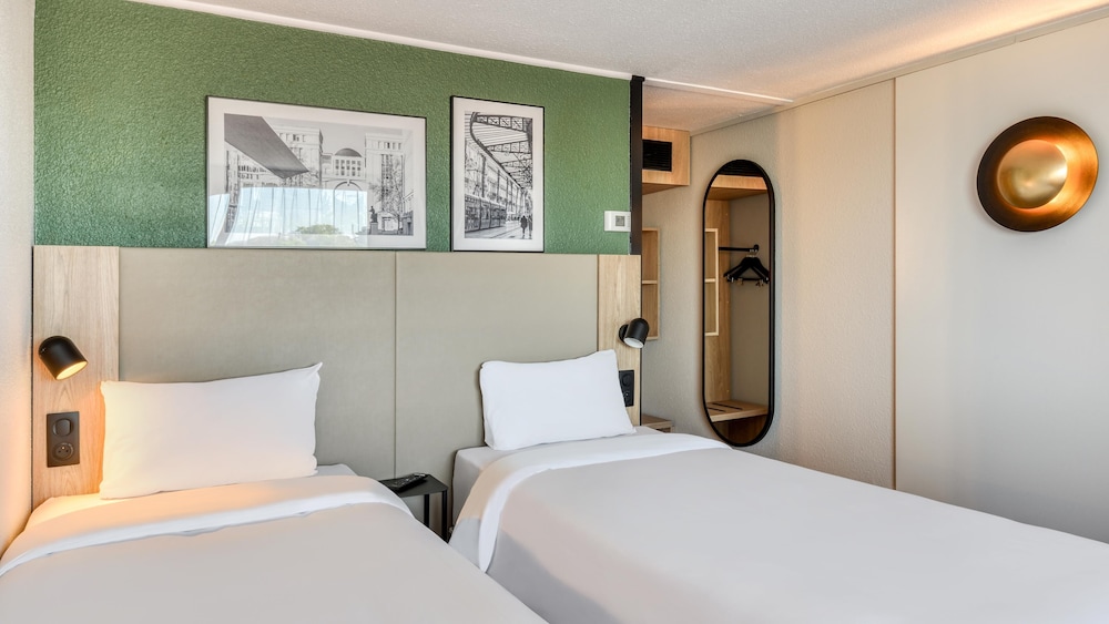 Standard Room, 2 Twin Beds - Photo 2