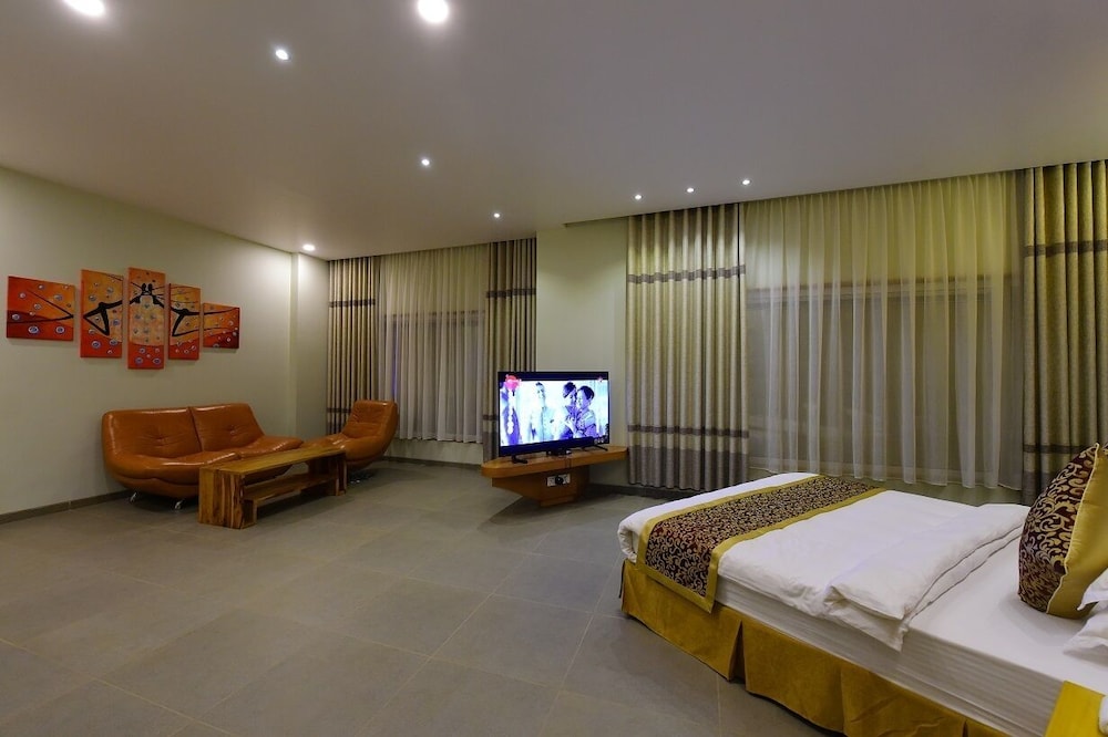 Luxury Suite photo 2