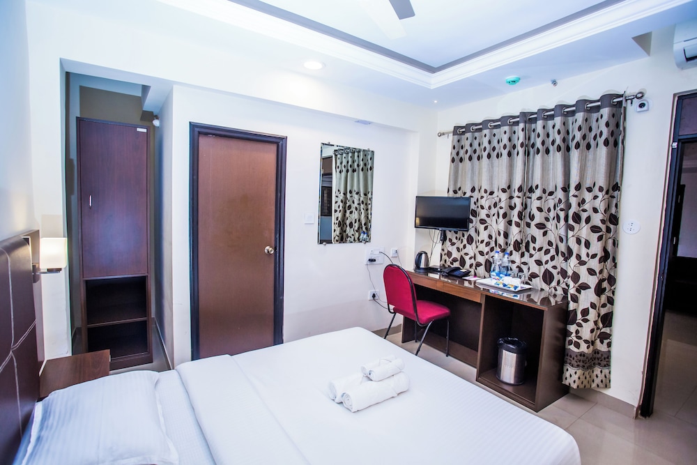 Deluxe Room, 1 Double Bed, Non Smoking photo 1