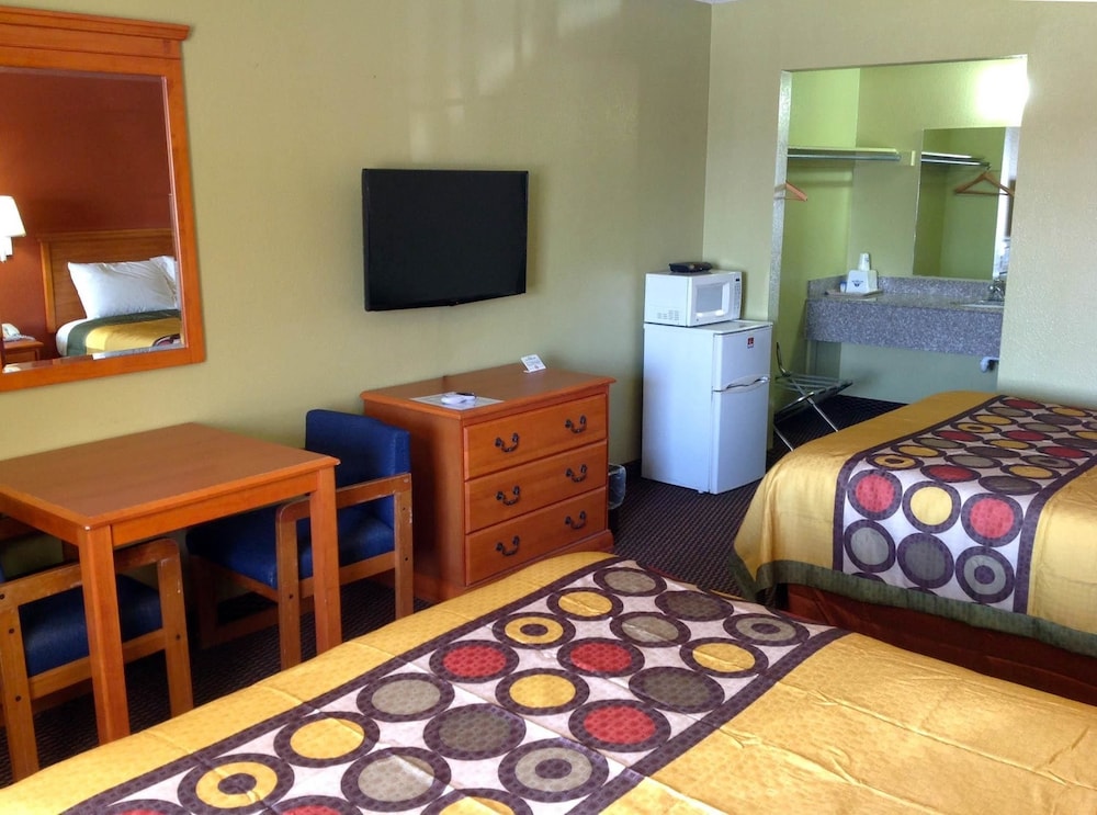 Room, 2 Double Beds, Smoking - Photo 3