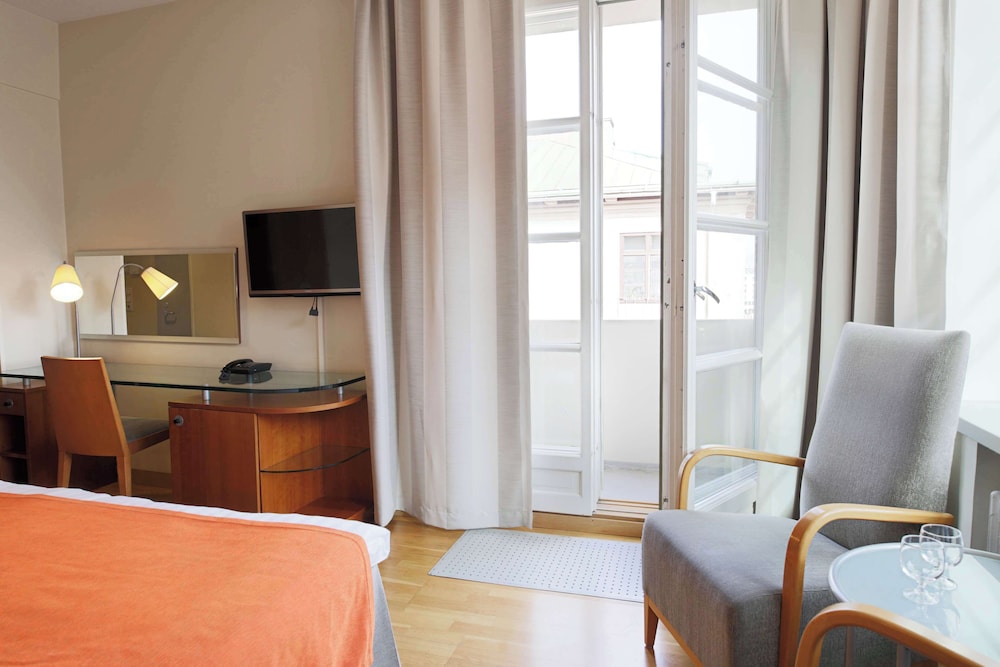 Superior Room, 1 King Bed, Balcony photo 2