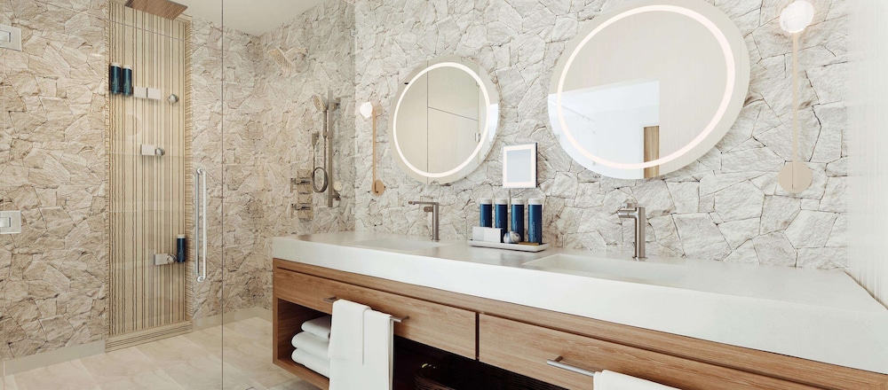 One-Bedroom Garden Butler Suite with Media Room and Patio Tranquility Soaking Tub (VH) photo 3