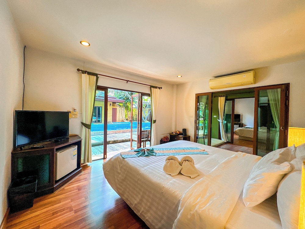 Family Suite, Pool View