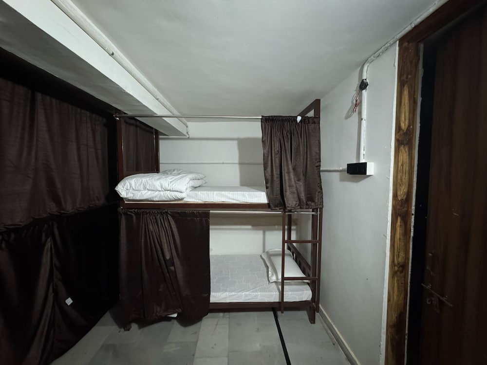 Basic Room, Mixed Dorm