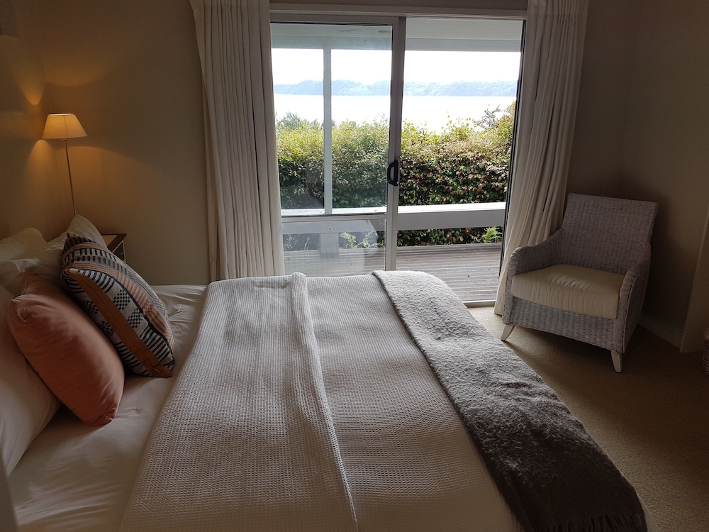 Panoramic Cottage, 2 Bedrooms, Ocean View photo 2