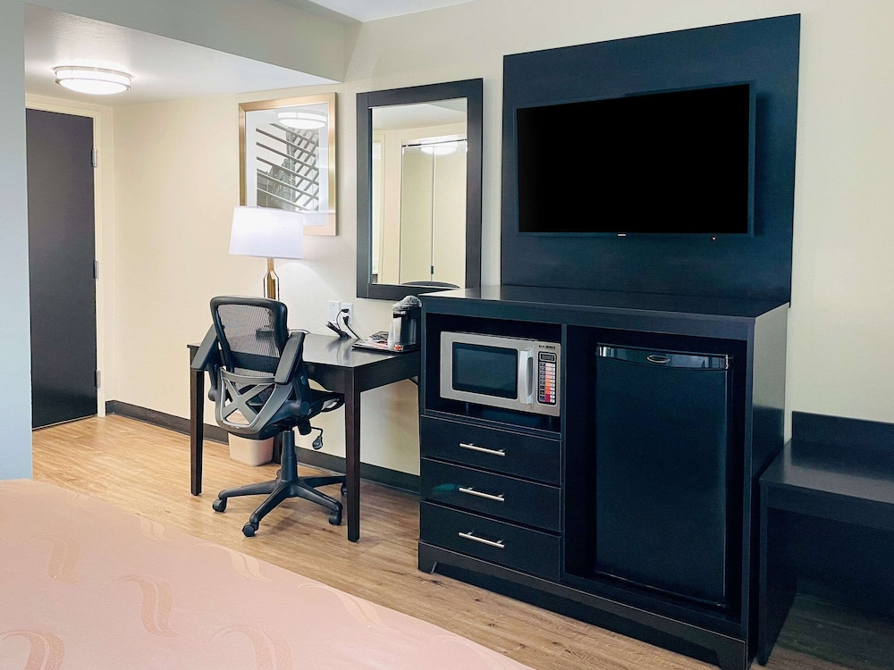 Suite, Multiple Beds, Non Smoking (Upgrade) - Photo 1