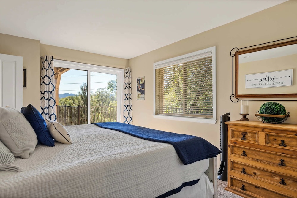House, Multiple Beds, Patio, Mountain View (Bearfoot Lodge at Lake Arrowhead) photo 3