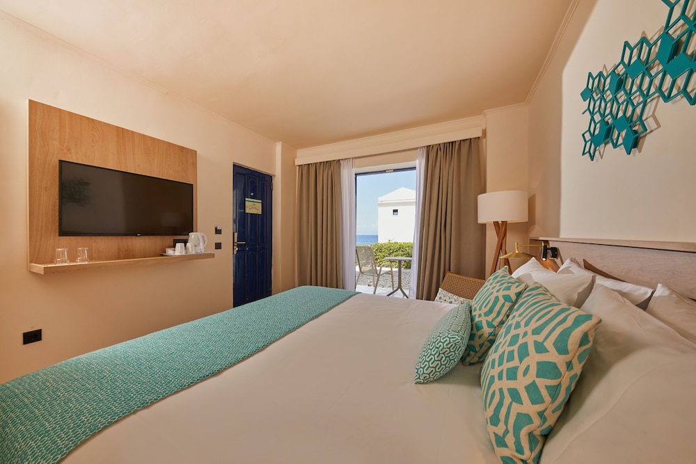 Double Room, Balcony, Partial Sea View - Photo 2