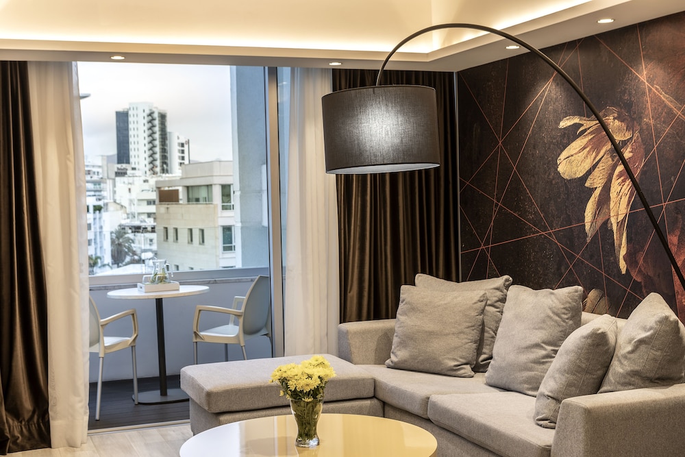 Deluxe Suite (Twin) - Photo 5