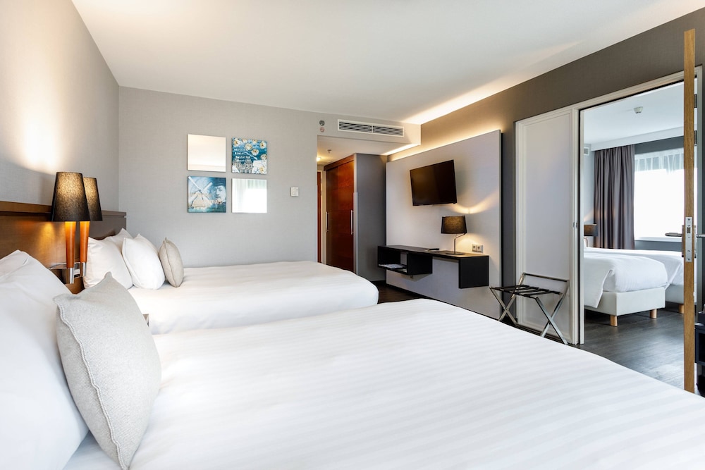 Deluxe Room, 2 Queen Beds - Photo 2