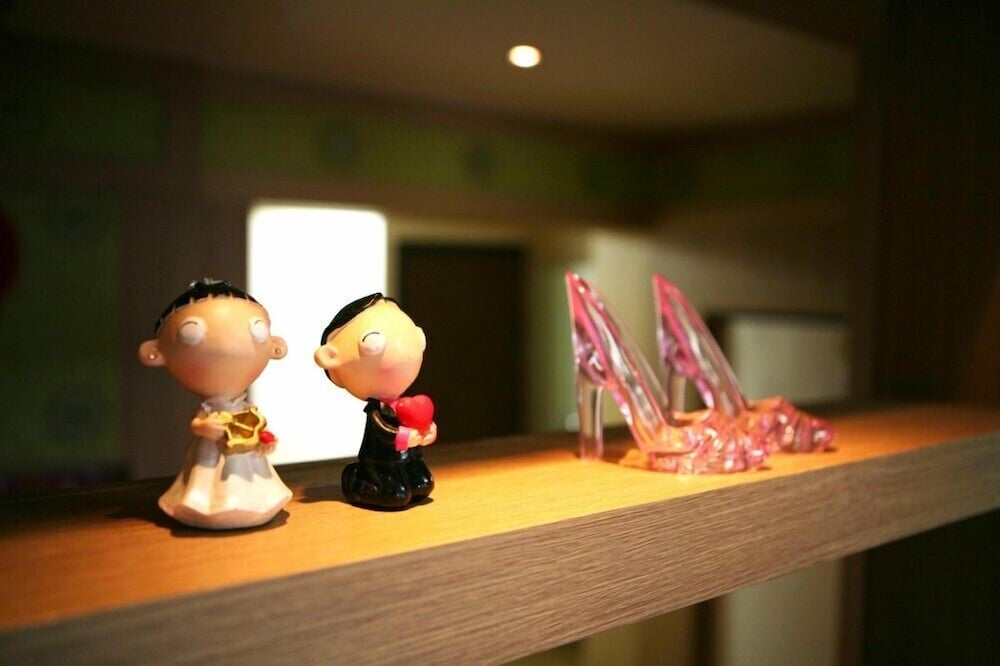 Room (103) photo 3