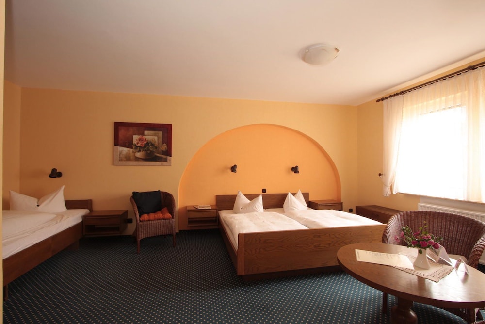 Triple Room, 3 Twin Beds photo 1