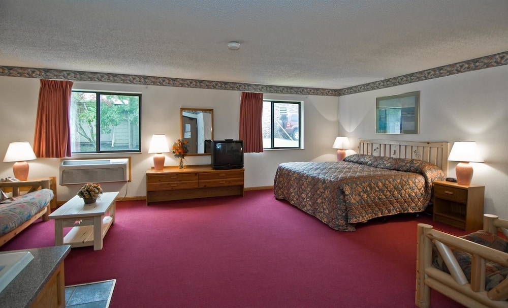 Suite, 1 King Bed, Non Smoking (Jacuzzi)  No Pets - Photo 4